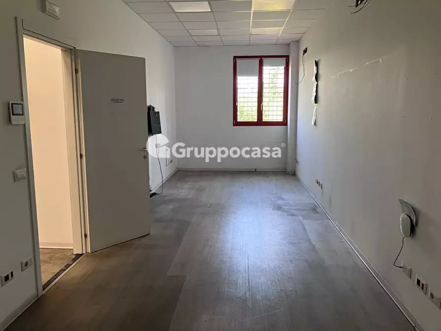 Immagine 17 di Locale commerciale in affitto  in Via Somma 6 a Cuggiono