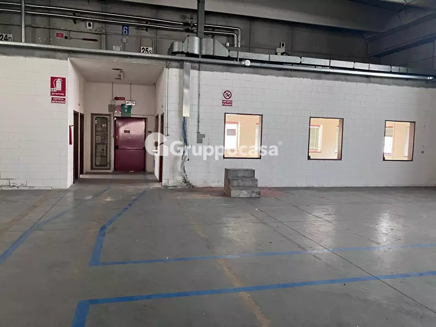 Immagine 18 di Locale commerciale in affitto  in Via Somma 6 a Cuggiono