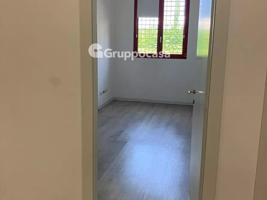 Immagine 19 di Locale commerciale in affitto  in Via Somma 6 a Cuggiono