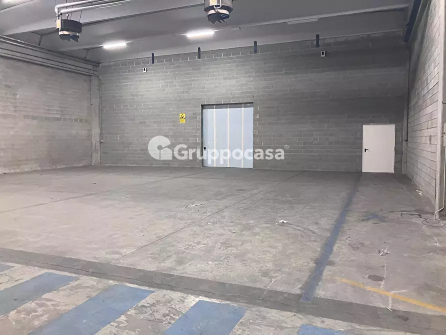 Immagine 7 di Locale commerciale in affitto  in Via Somma 6 a Cuggiono