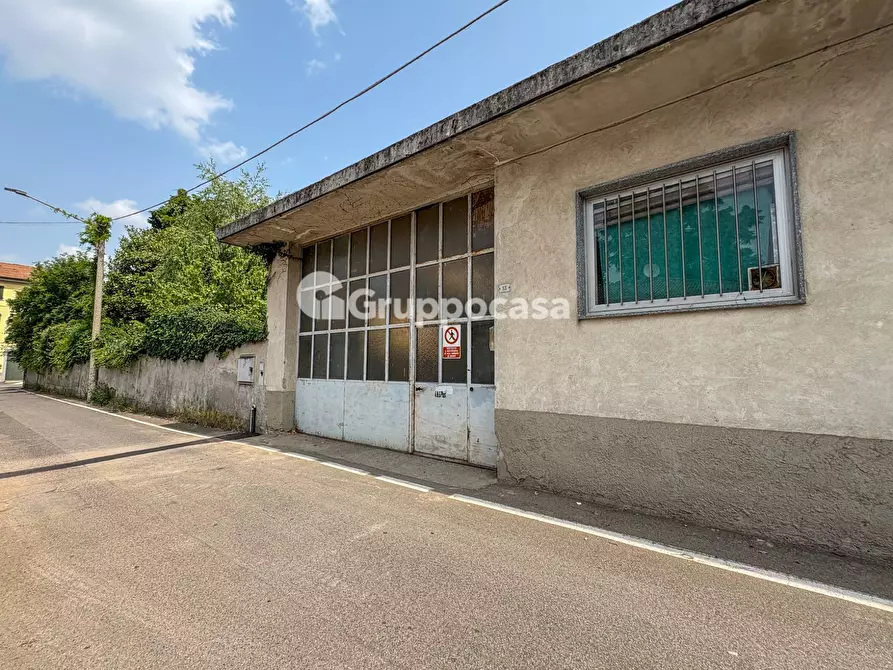 Immagine 38 di Villa in vendita  in Via Roma 60 a Bernate Ticino