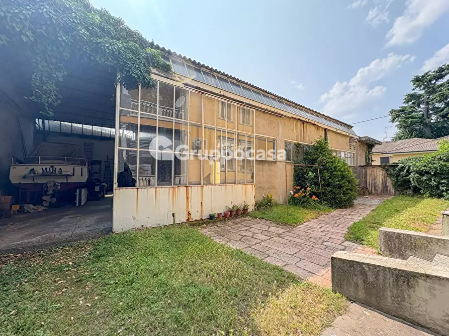 Immagine 37 di Villa in vendita  in Via Roma 60 a Bernate Ticino