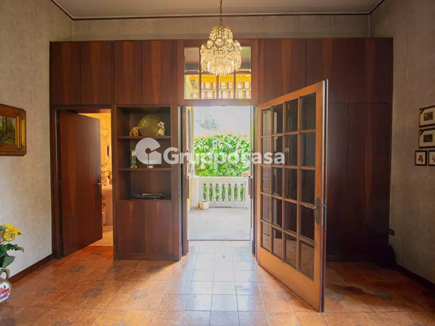 Immagine 3 di Villa in vendita  in Via Roma 60 a Bernate Ticino