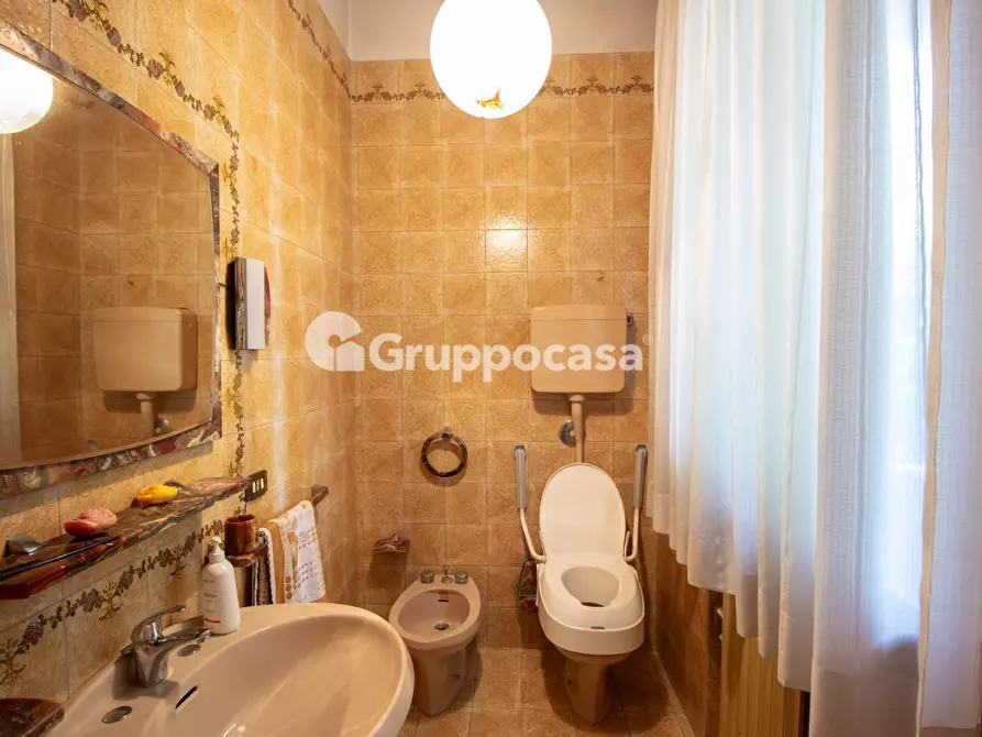 Immagine 10 di Villa in vendita  in Via Roma 60 a Bernate Ticino