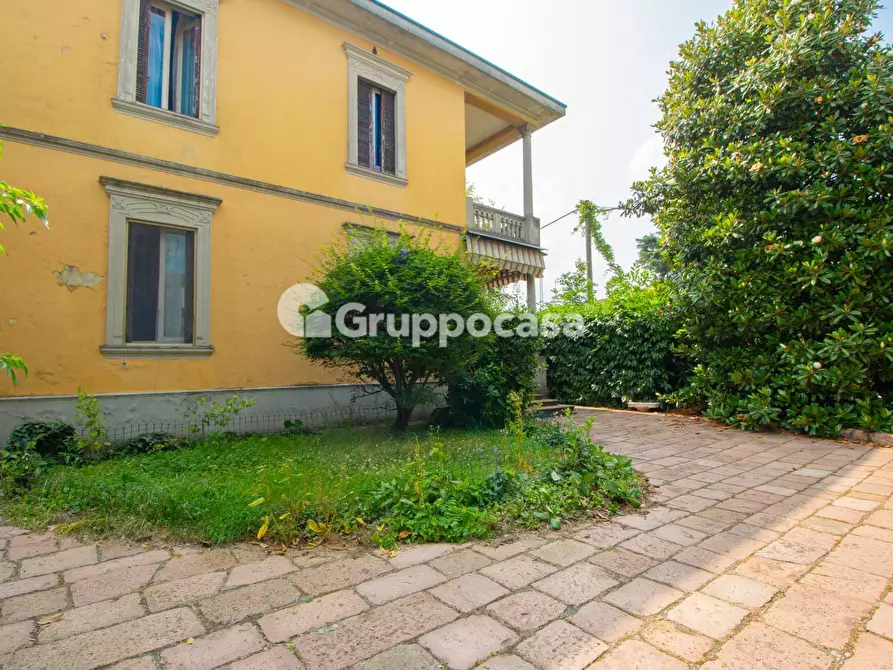 Immagine 30 di Villa in vendita  in Via Roma 60 a Bernate Ticino