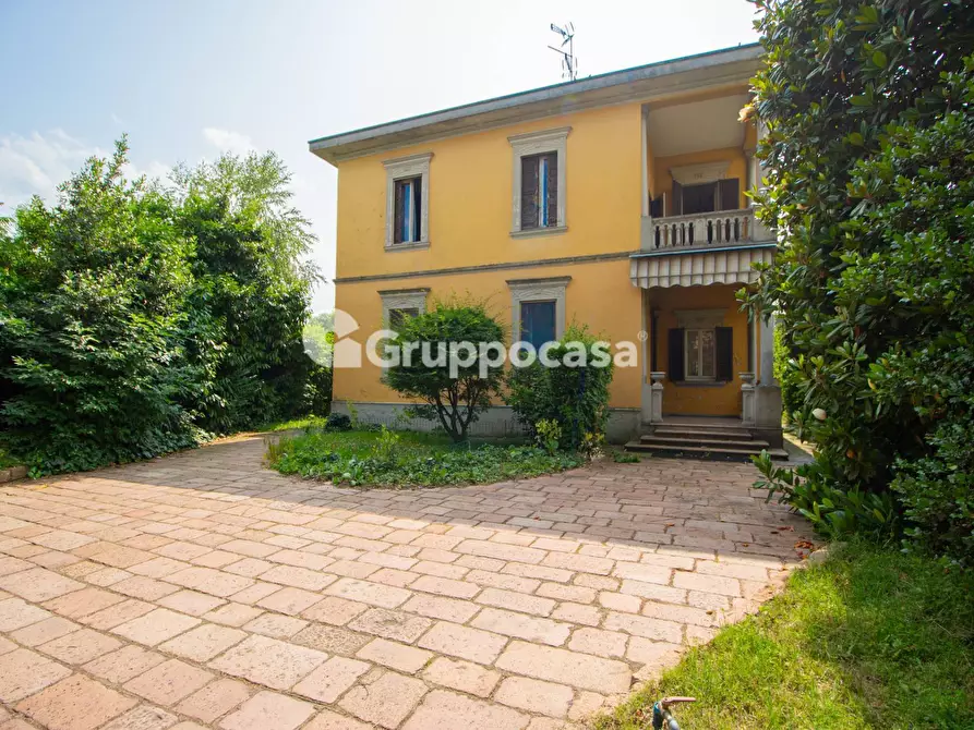 Immagine 32 di Villa in vendita  in Via Roma 60 a Bernate Ticino
