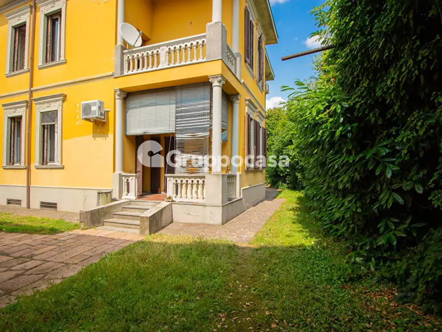 Immagine 35 di Villa in vendita  in Via Roma 60 a Bernate Ticino