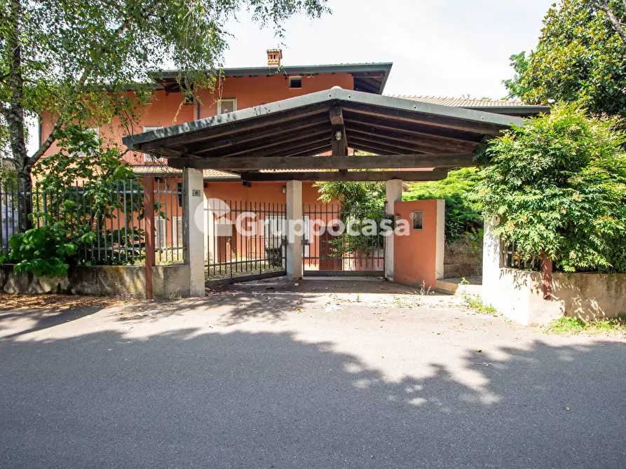 Immagine 1 di Villa in vendita  in Via Brodolini 8 a Magenta