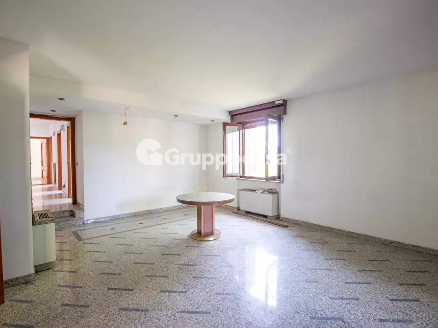 Immagine 4 di Villa in vendita  in Via Brodolini 8 a Magenta