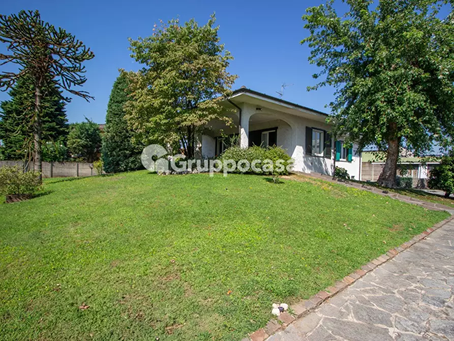 casa indipendente in vendita a Bernate Ticino