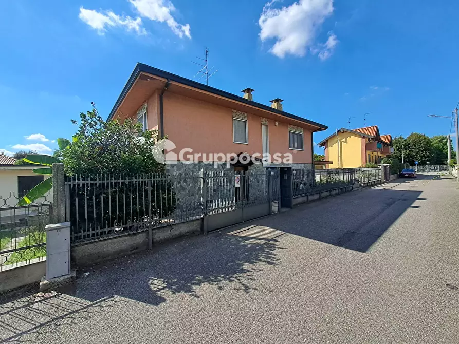 casa indipendente in vendita a Bernate Ticino