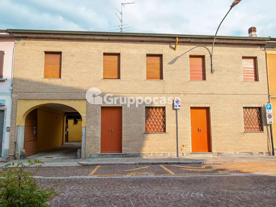 Immagine 2 di Palazzo in vendita  in Piazza San Martino 28 a Bernate Ticino