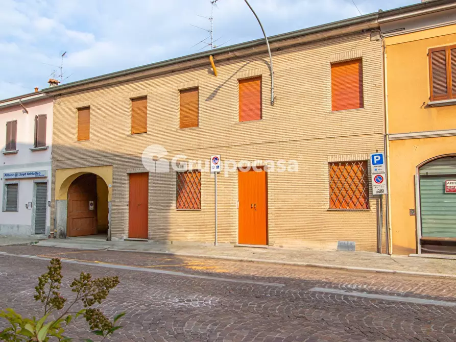 Immagine 3 di Palazzo in vendita  in Piazza San Martino 28 a Bernate Ticino