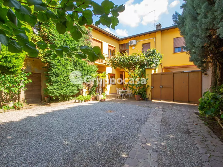 Immagine 27 di Palazzo in vendita  in Piazza San Martino 28 a Bernate Ticino