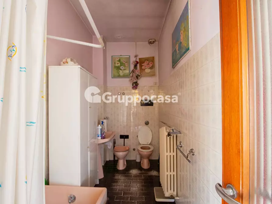 Immagine 18 di Palazzo in vendita  in Piazza San Martino 28 a Bernate Ticino