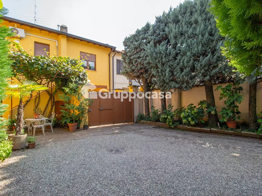 Immagine 26 di Palazzo in vendita  in Piazza San Martino 28 a Bernate Ticino