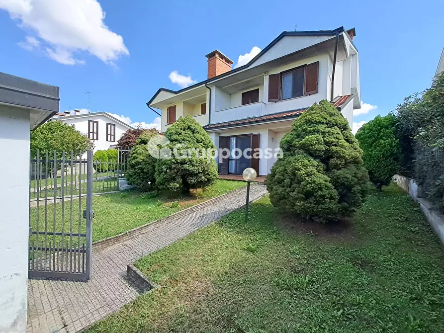 casa indipendente in vendita a Magenta