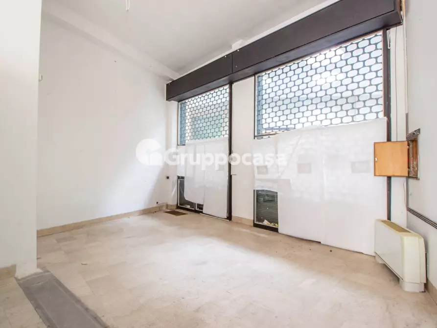 Immagine 3 di Locale commerciale in vendita  in Galleria dei Portici 4 a Magenta