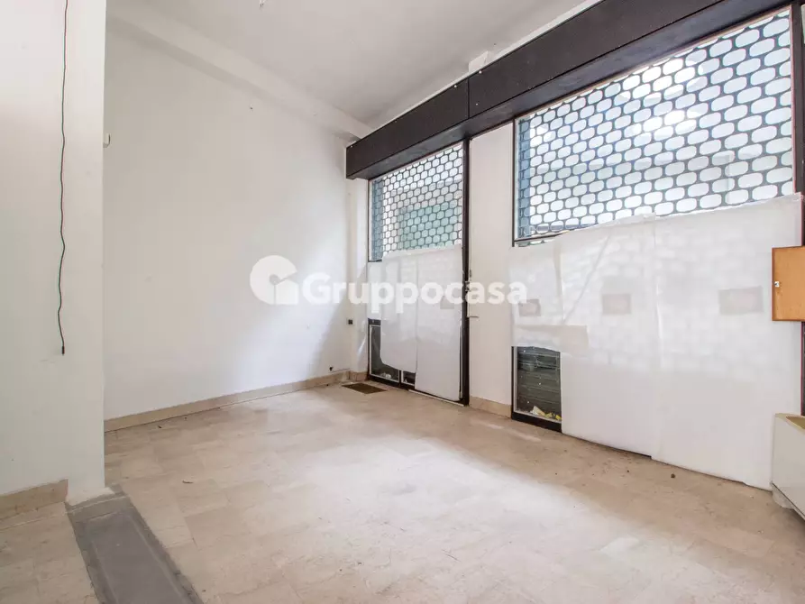 Immagine 4 di Locale commerciale in vendita  in Galleria dei Portici 4 a Magenta