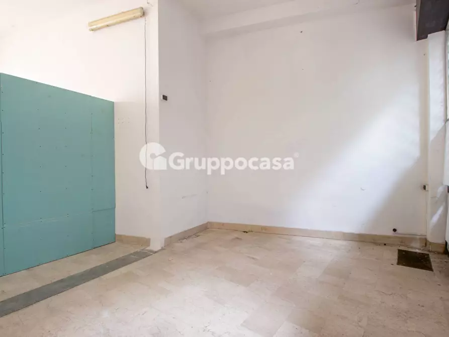 Immagine 5 di Locale commerciale in vendita  in Galleria dei Portici 4 a Magenta