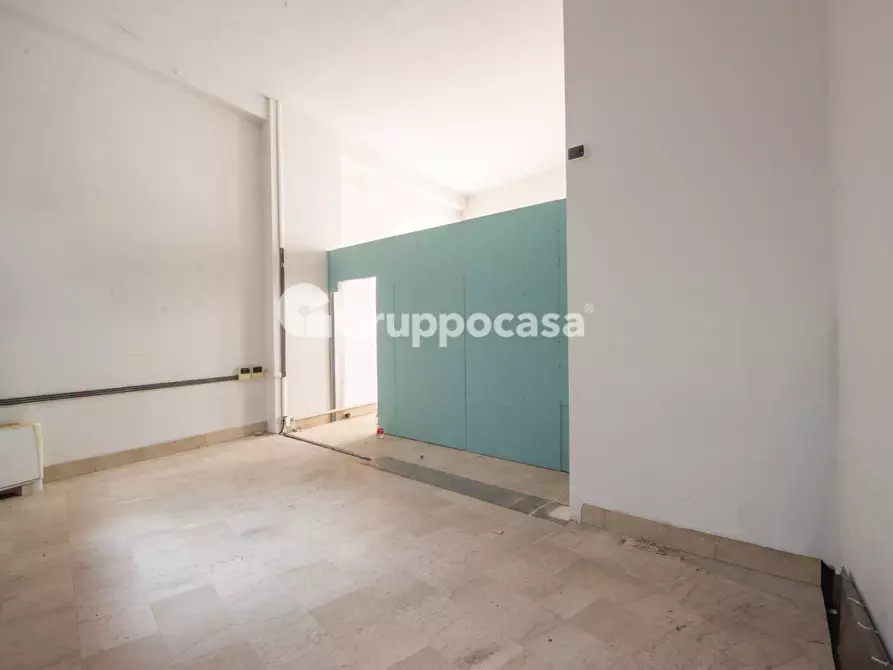 Immagine 6 di Locale commerciale in vendita  in Galleria dei Portici 4 a Magenta