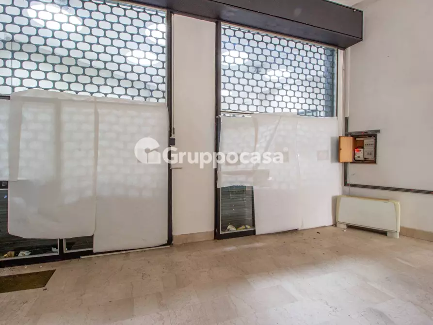 Immagine 8 di Locale commerciale in vendita  in Galleria dei Portici 4 a Magenta