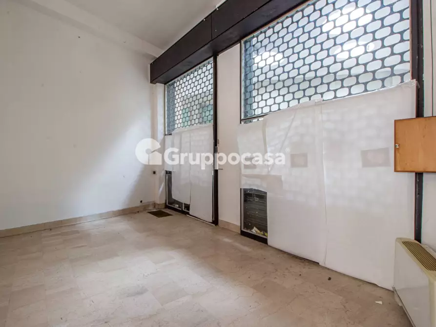 Immagine 10 di Locale commerciale in vendita  in Galleria dei Portici 4 a Magenta