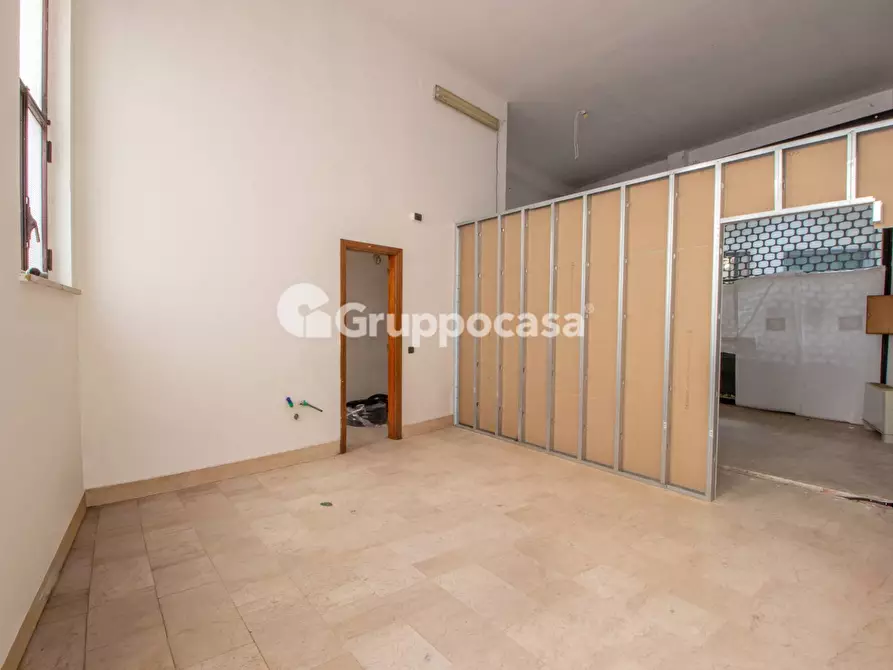 Immagine 15 di Locale commerciale in vendita  in Galleria dei Portici 4 a Magenta