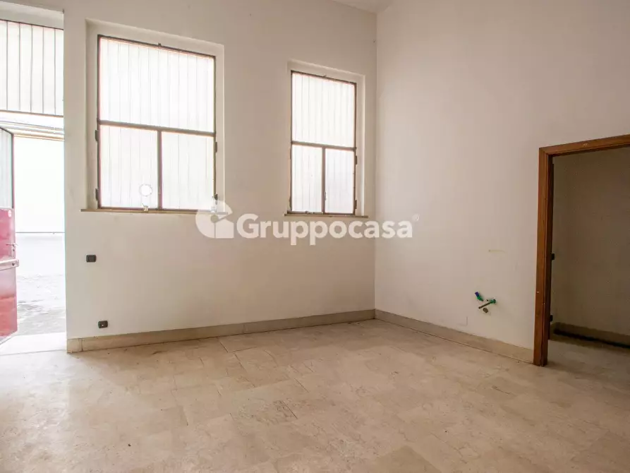 Immagine 12 di Locale commerciale in vendita  in Galleria dei Portici 4 a Magenta