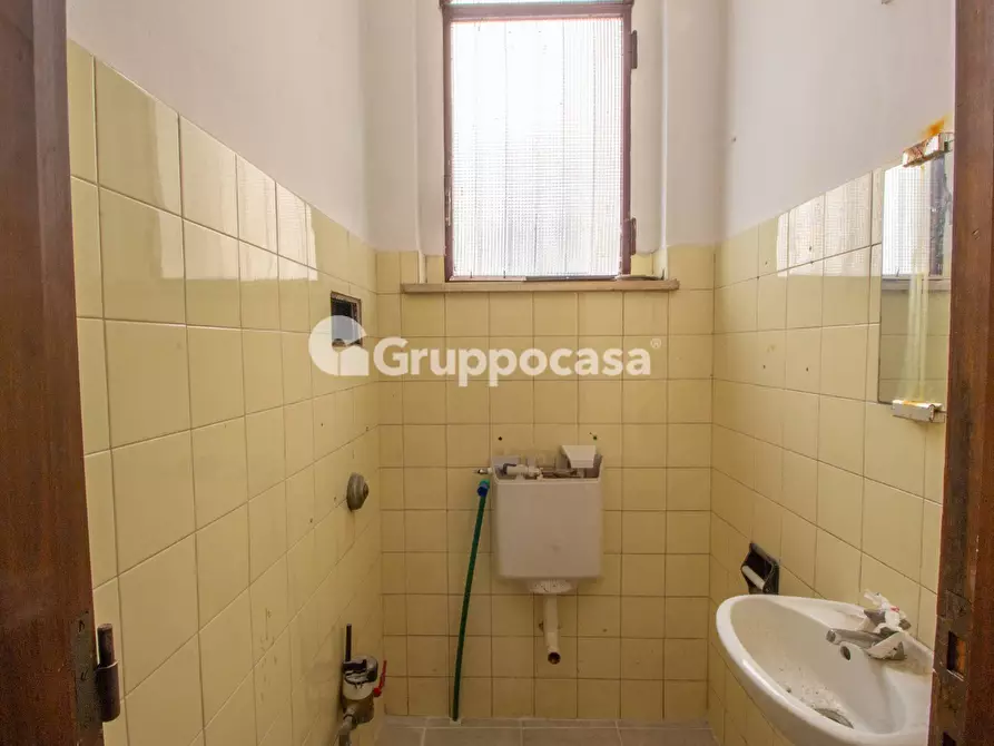 Immagine 13 di Locale commerciale in vendita  in Galleria dei Portici 4 a Magenta