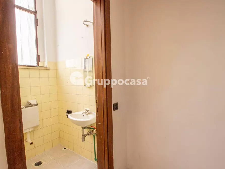 Immagine 14 di Locale commerciale in vendita  in Galleria dei Portici 4 a Magenta