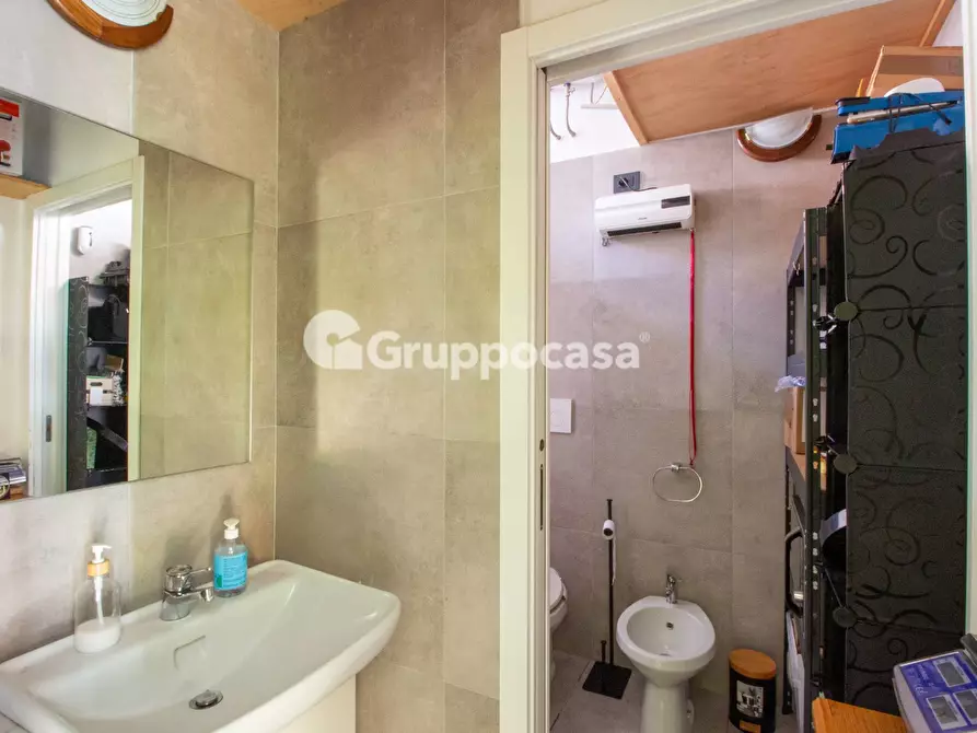 Immagine 6 di Locale commerciale in affitto  in Via IV Novembre 61/63 a Magenta