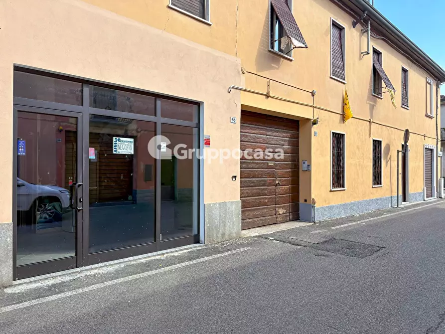 Immagine 15 di Locale commerciale in affitto  in Via IV Novembre 61/63 a Magenta