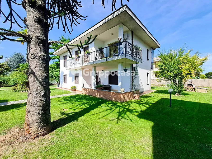 Immagine 45 di Villa in vendita  in Via 2 Giugno 6 a Bernate Ticino