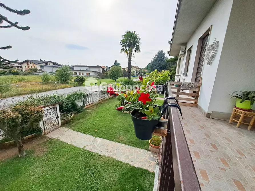 Immagine 16 di Villa in vendita  in Via 2 Giugno 6 a Bernate Ticino