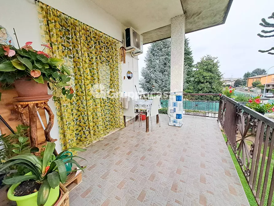 Immagine 17 di Villa in vendita  in Via 2 Giugno 6 a Bernate Ticino