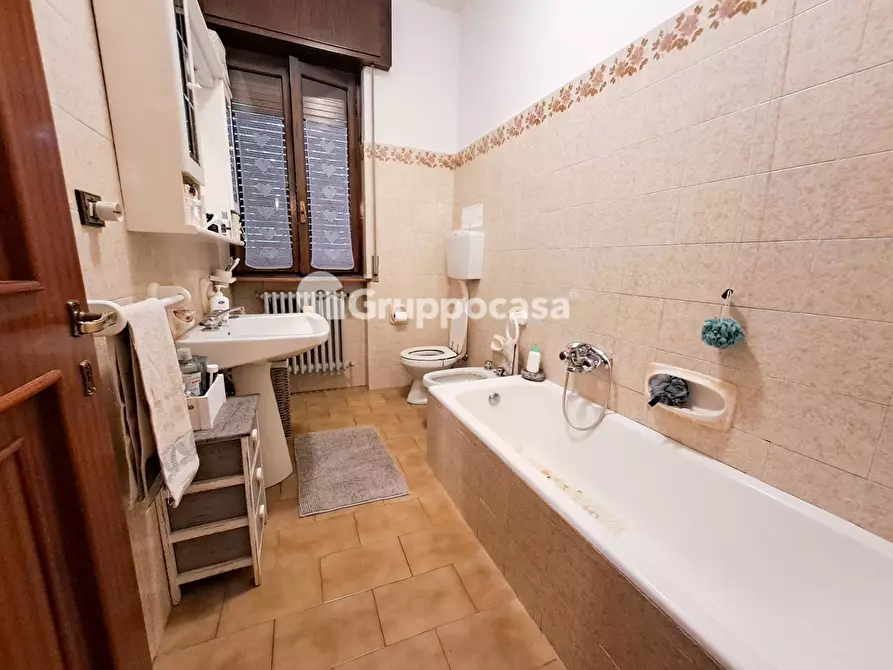 Immagine 27 di Villa in vendita  in Via 2 Giugno 6 a Bernate Ticino