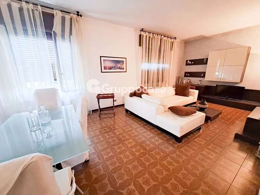 Immagine 35 di Villa in vendita  in Via 2 Giugno 6 a Bernate Ticino