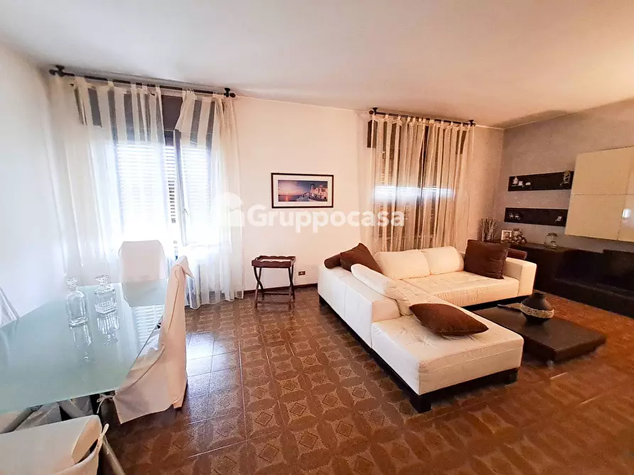 Immagine 37 di Villa in vendita  in Via 2 Giugno 6 a Bernate Ticino