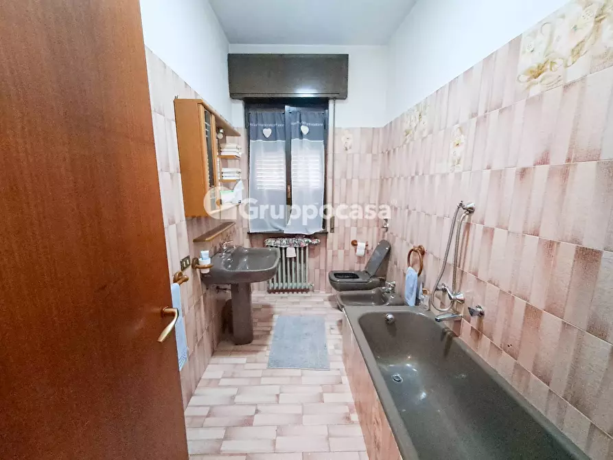 Immagine 43 di Villa in vendita  in Via 2 Giugno 6 a Bernate Ticino