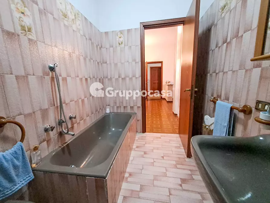 Immagine 44 di Villa in vendita  in Via 2 Giugno 6 a Bernate Ticino