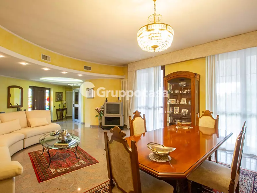 Immagine 10 di Villa in vendita  in Via Don Oldrati 42 a Bernate Ticino