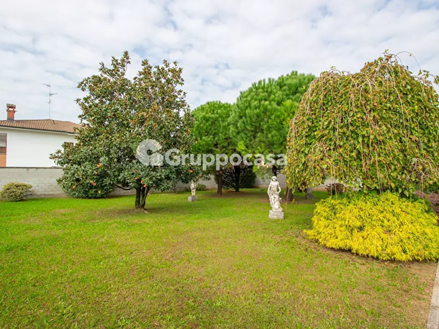 Immagine 44 di Villa in vendita  in Via Don Oldrati 42 a Bernate Ticino