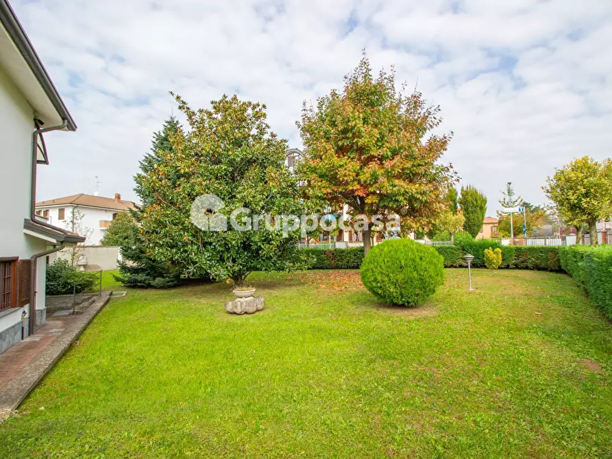 Immagine 43 di Villa in vendita  in Via Don Oldrati 42 a Bernate Ticino