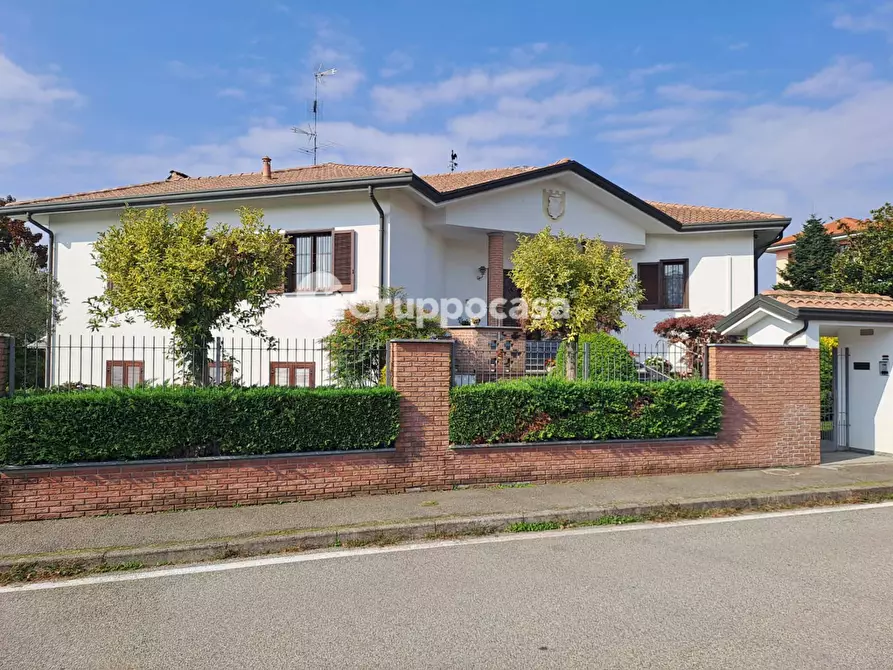 casa indipendente in vendita a Bernate Ticino