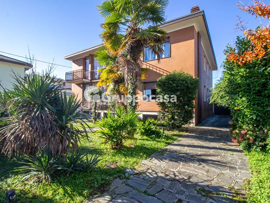 Immagine 2 di Villa in vendita  in Via L. Manara 12 a Magenta