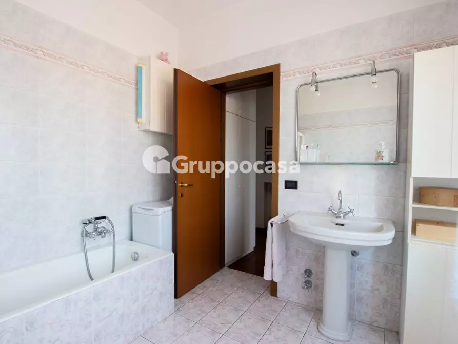 Immagine 48 di Villa in vendita  in Via L. Manara 12 a Magenta