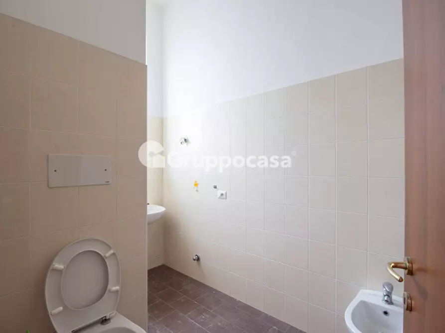 Immagine 9 di Locale commerciale in affitto  in Via Magenta 27 a Abbiategrasso