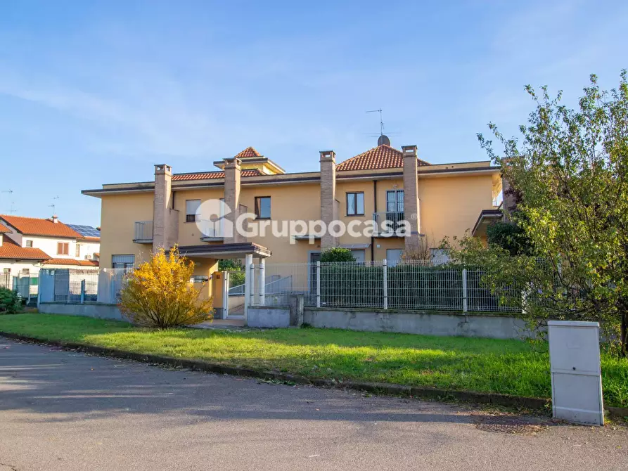 Immagine 2 di Appartamento in vendita  in Strada Per Magenta 20/A a Robecco Sul Naviglio