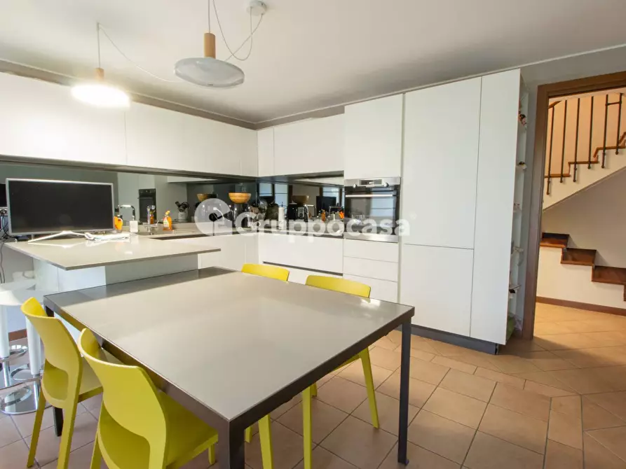 Immagine 10 di Appartamento in vendita  in Via Girotti 39 a Bernate Ticino